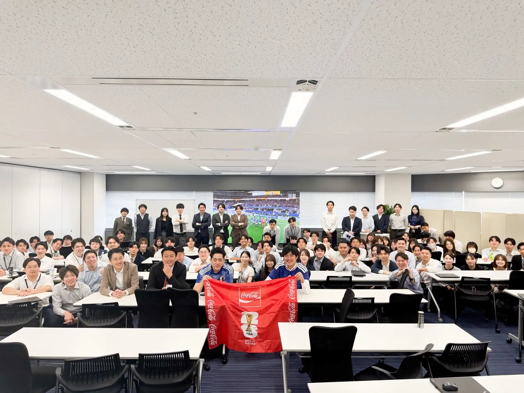 全国5拠点でFIFAワールドカップ日本代表戦の社内パブリックビューイングを開催